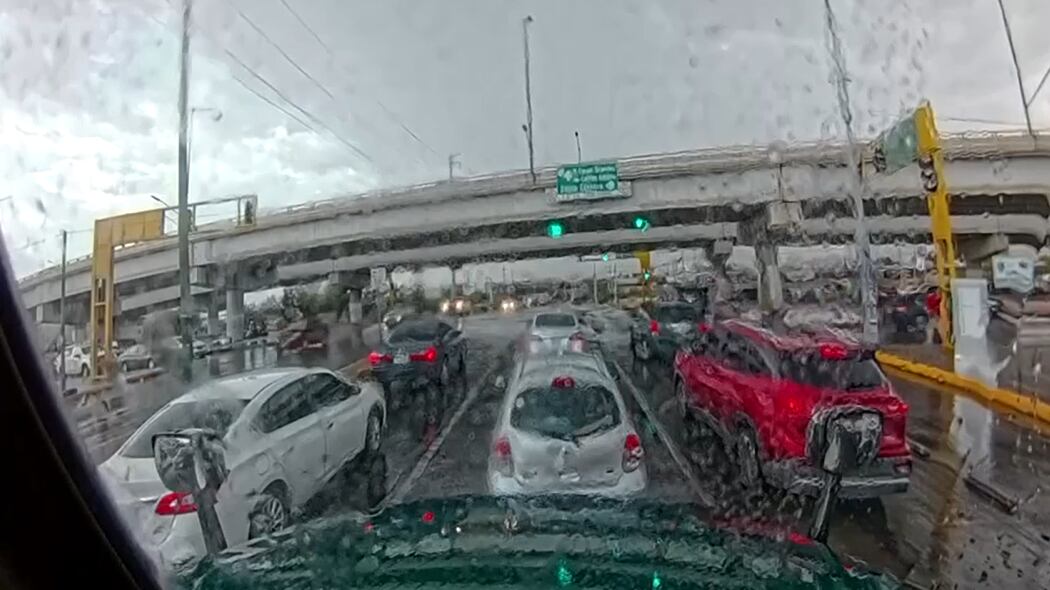 Filtran en VIDEO el momento exacto en que un tren impacta a un tráiler en Ciudad Juárez