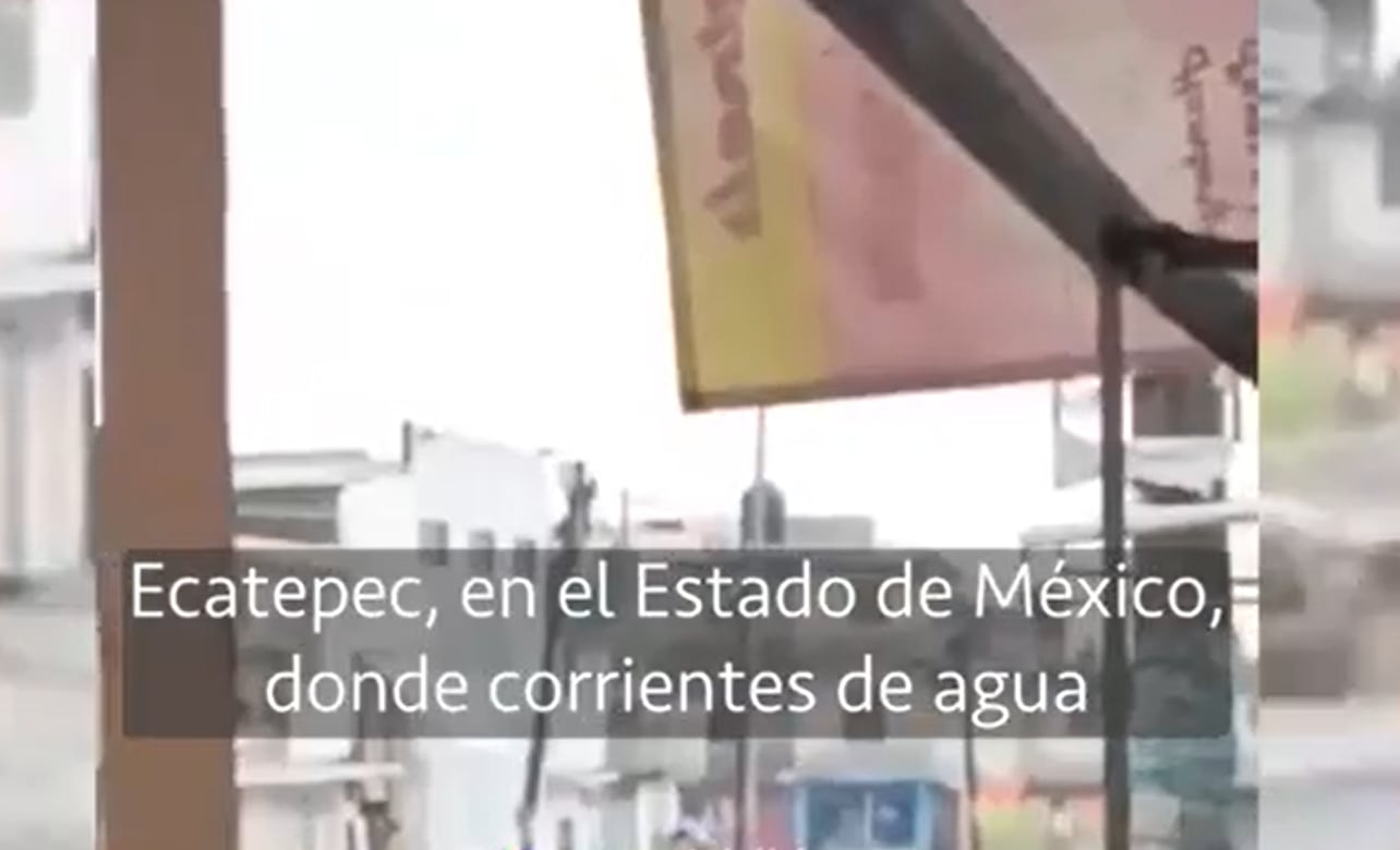 ¡EL AGUA SE LLEVÓ LOS AUTOS! Fuerte tormenta inunda calles de Ecatepec